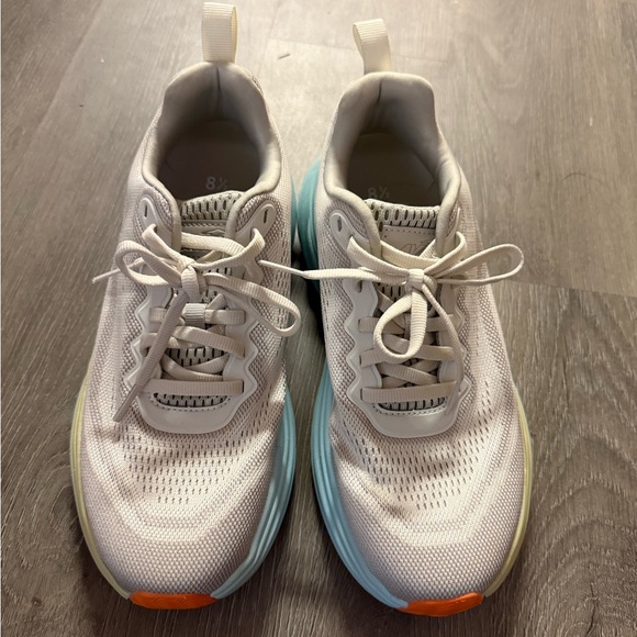 Tennis shoes - Picture 2 of 5